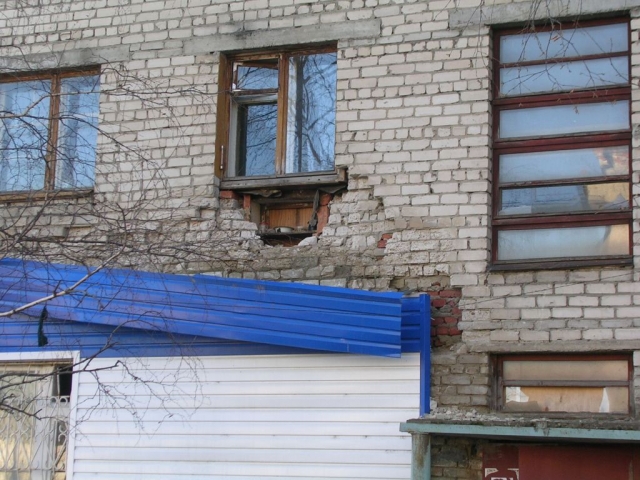 В Тобольске рушится стена пятиэтажки рядом с Кремлем